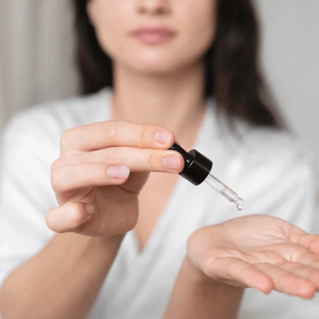 How-to-apply-a-face-serum