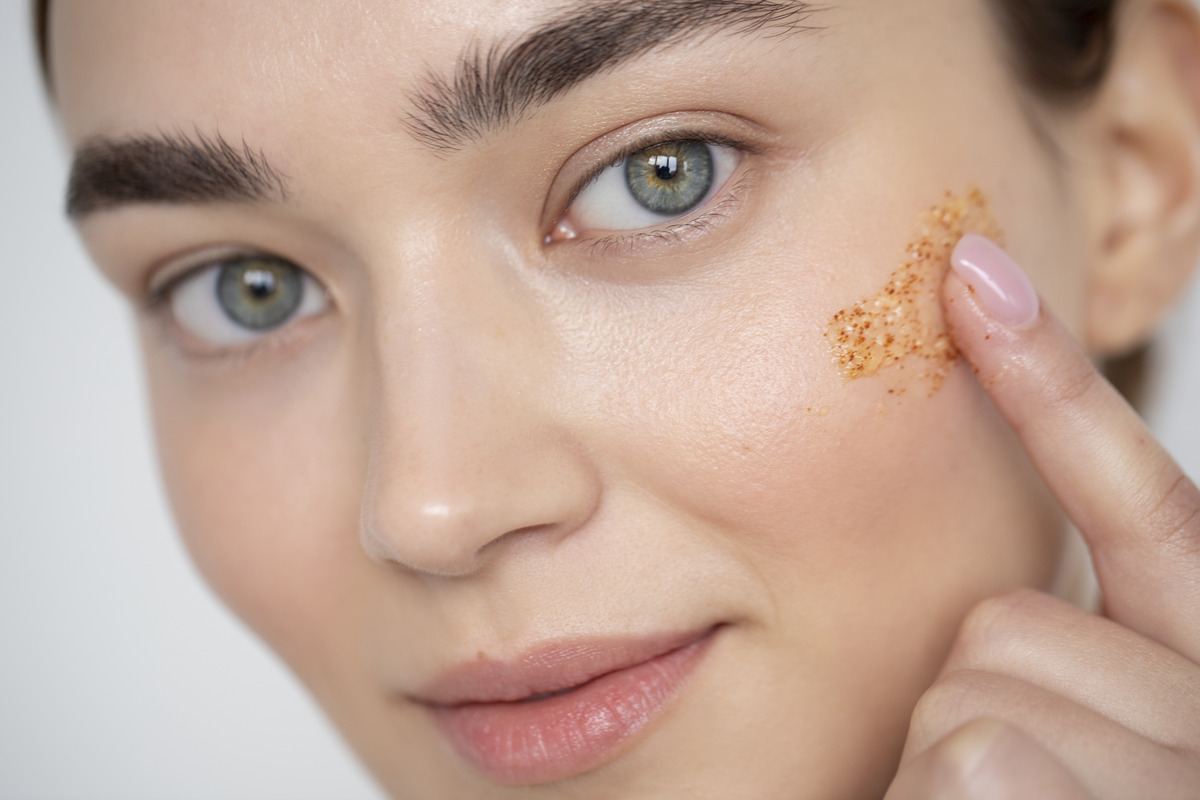 portrait-beautiful-woman-with-clear-skin-using-face-scrub1